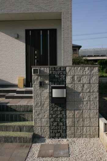 愛知県小牧市S様邸 門・アプローチ工事施工実績