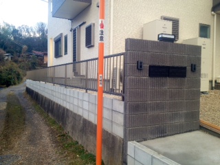 高低差のある駐車スペースの納まり＠岐阜県多治見市楓林庭の外構工事　